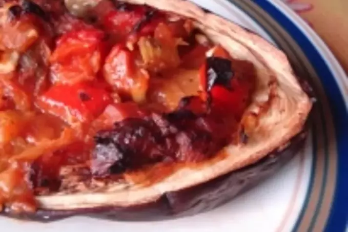 Zapečený plněný lilek