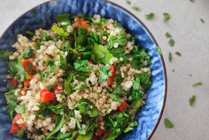 Salát tabouleh s quinoou