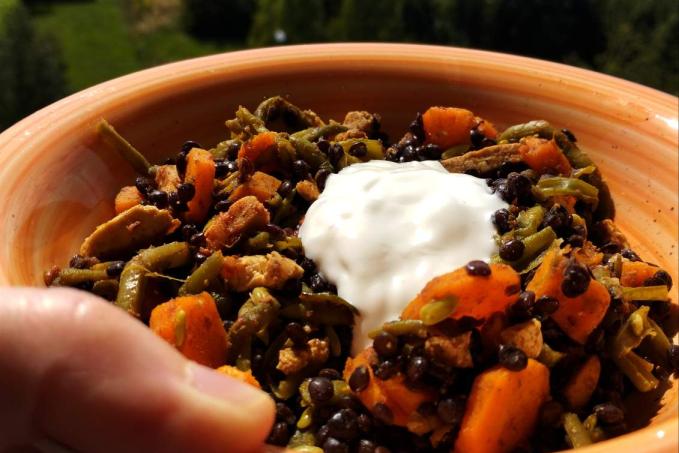 Fazolové lusky s mrkví a uzeným tofu