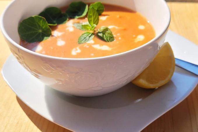 POLÉVKA Z DÝNĚ A ČERVENÉ ŘEPY