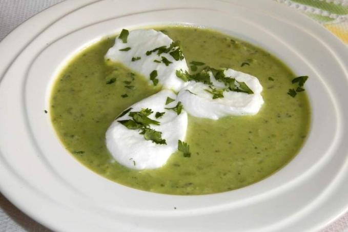 Hráškový krém se sněhovými noky