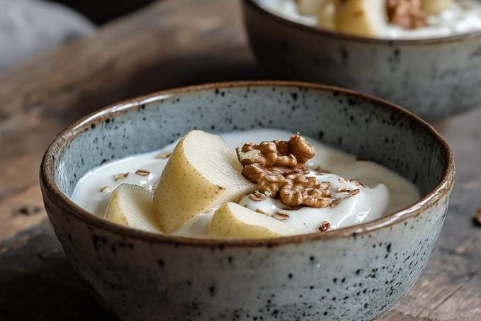 Jogurtotvaroh s hruškou a oříšky
