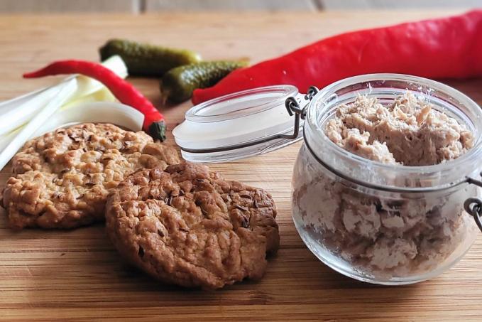 POMAZÁNKA Z VAŘENÉHO MASA S PLACIČKAMI