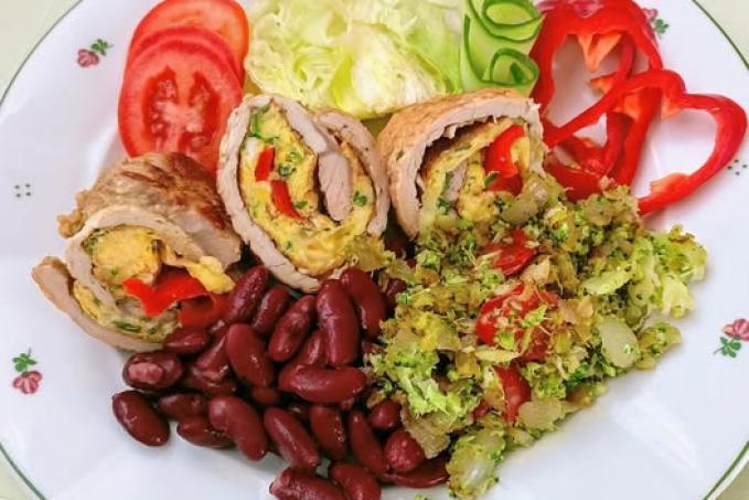 Vepřová roláda plněná vaječno-sýrovou omeletou