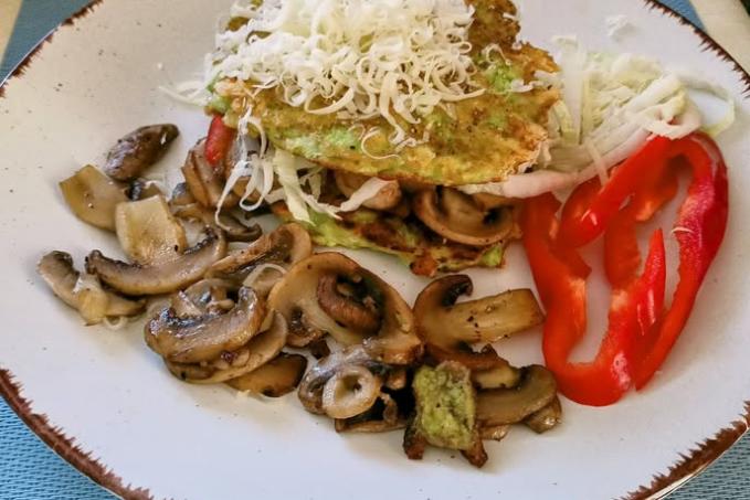 Avokádové placky s žampiony a sýrem