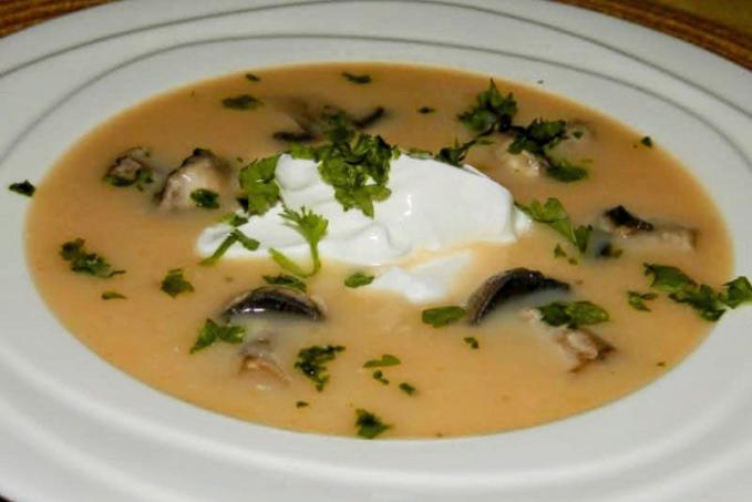 Celerovo-žampionová polévka