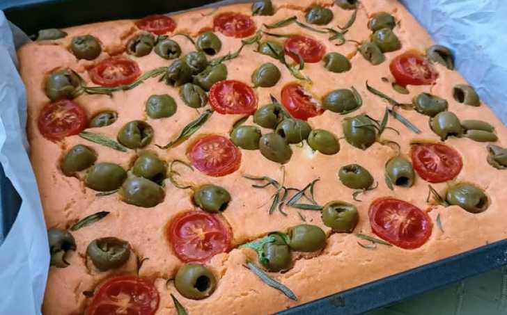 Focaccia z červené čočky bez mouky