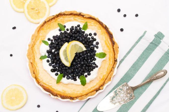 Citrónový koláč s borůvkami