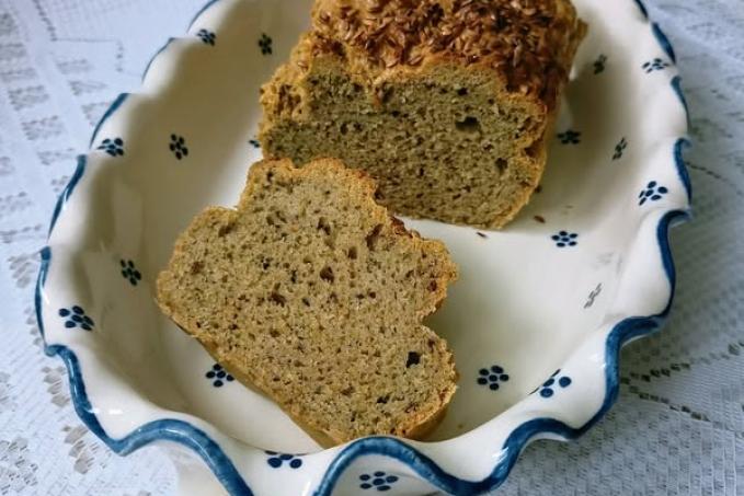 Chléb z červené čočky  a tahini