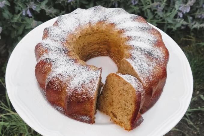 Banánová bábovka s ořechy