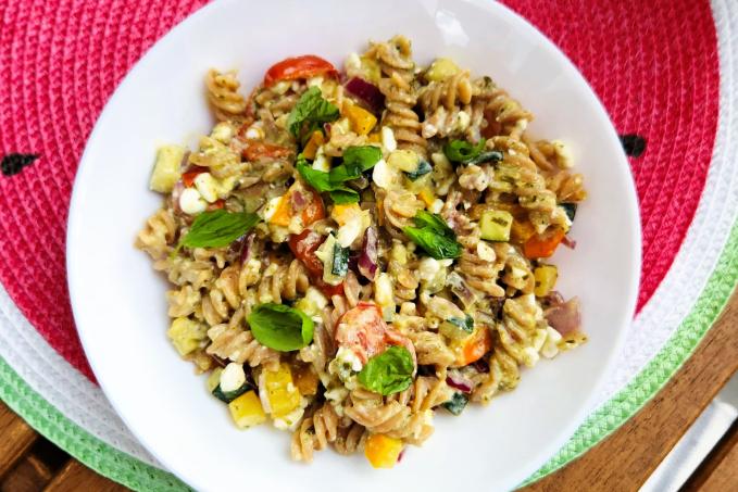 Těstovinový salát s cottage sýrem