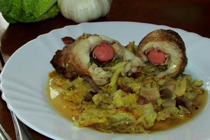 VEPŘOVÝ ZÁVITEK S DUŠENOU KAPUSTOU