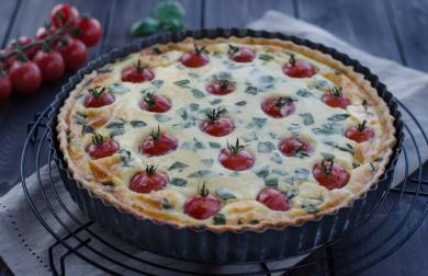 Quiche s cherry rajčátky, gruyèrem a mozzarellou