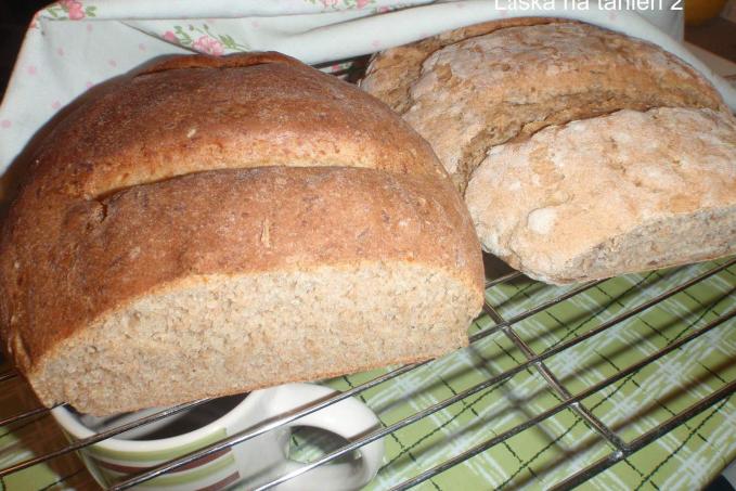 Chléb s pestem a parmazánem