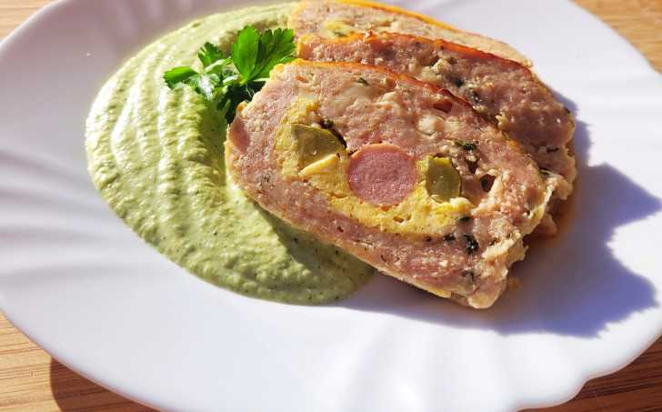 PLNĚNÁ SEKANÁ S HRÁŠKOVÝM PYRÉ