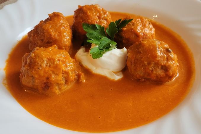 TOMATOVÁ POLÉVKA S MASOVÝMI KNEDLÍČKY