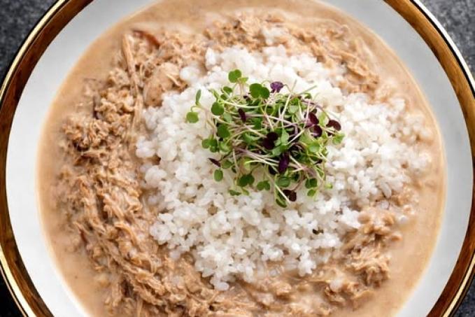 Kuřecí trhané maso s kořením Garam masala v kokosovém mléce