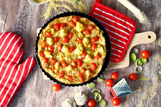 Slaný koláč s rajčaty, provensálským šmakounem…