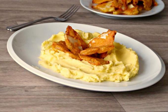 Patizon obalený v hraška těstíčku, s bramborovou kaší, mandlovým mlékem a Ghí