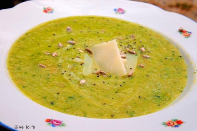 Cuketový krém s parmazánem a slunečnicovými semínky