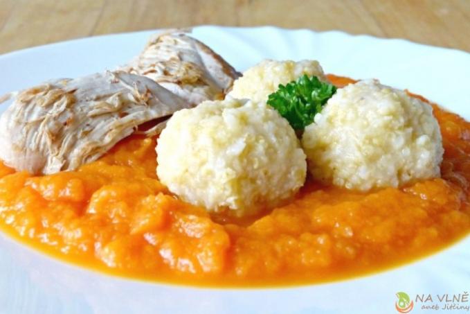 Kuřecí na kořenové zelenině s jáhličkami