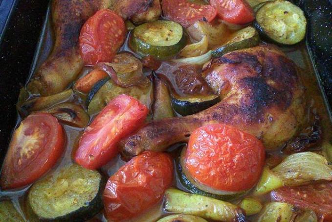 Kuracie stehná pečené zo zeleninou