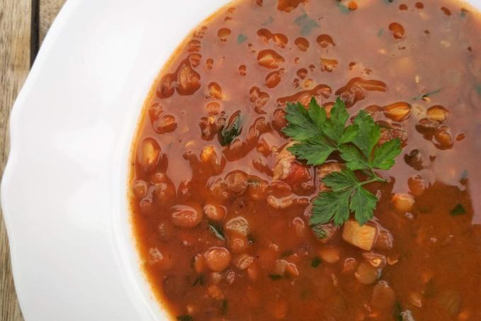 Vydatná čočková polévka s vůní badyánu