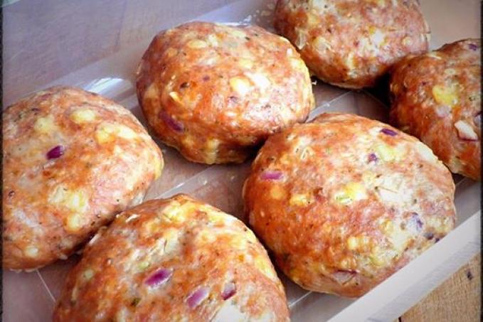 MASOVÉ KARBANÁTKY S LOVECKÝM SÝREM A DVOJÍ CIBULÍ