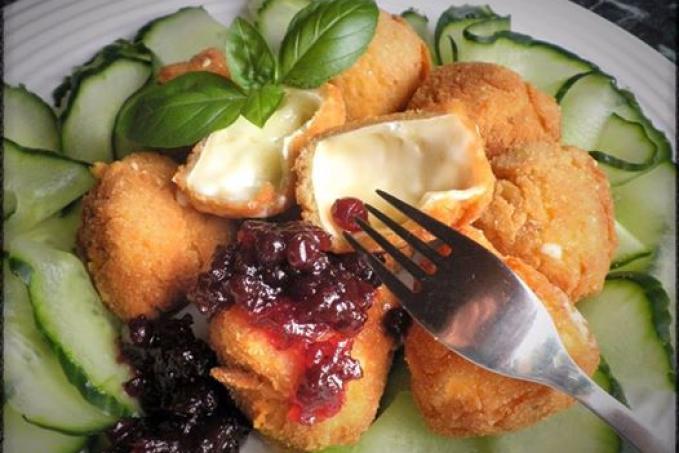 SMAŽENÝ CAMEMBERT V TĚSTÍČKU