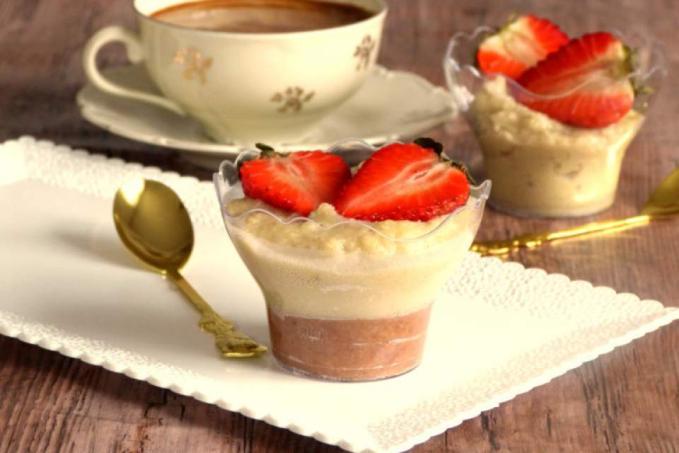 Vanilkový jáhlový dezert s banány a kokosovým mlékem