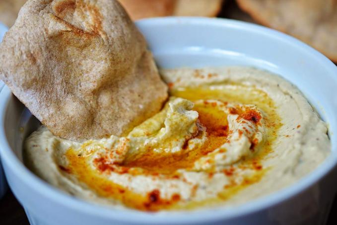 BABA GHANNOUJ A DOMÁCÍ PITA CHLÉB