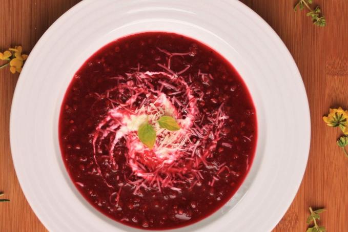 Polévka z červené řepy