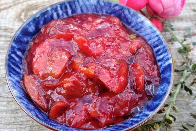 Zavařené švestky ve vlastní šťávě