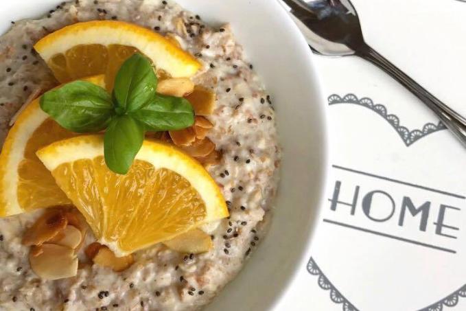 Pomerančová kaše s mandlovými lupínky