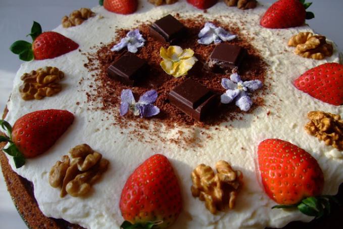 Mrkvový dort s mascarpone polevou