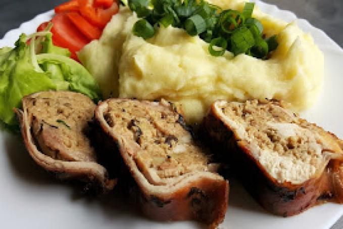 Králičí roláda s houbovou nádivkou