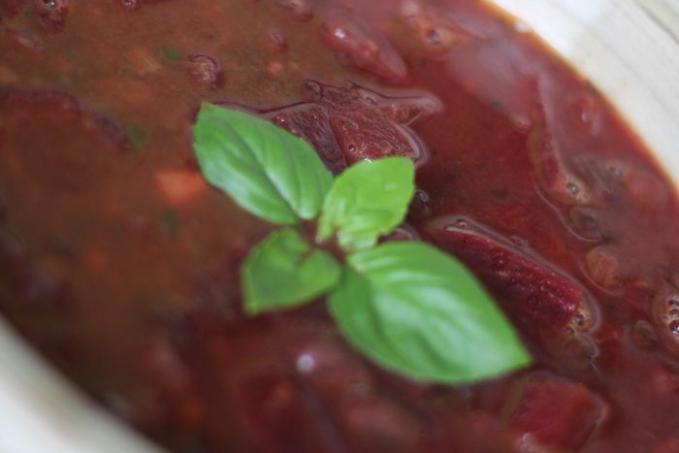 Guláš z červené řepy