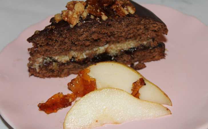 Perníková torta so slivkovo - hruškovou plnkou a slaným karamelom