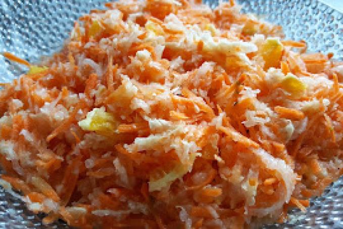 Mrkvový salát s pekingským zelím a pomerančem