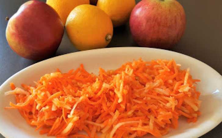 Mrkvový salát s jablky