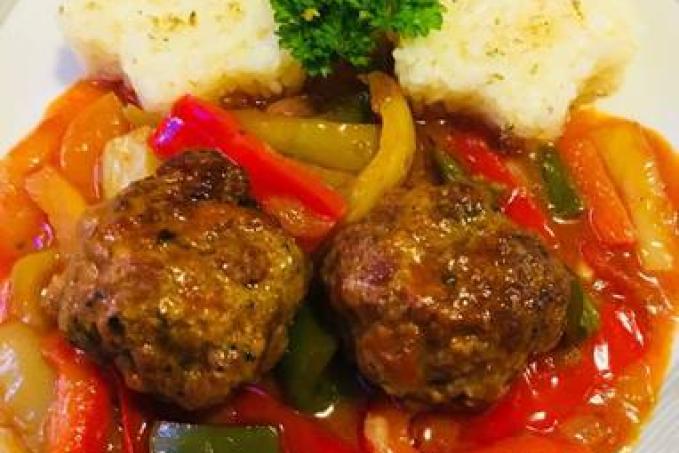 Masové kuličky v paprikové omáčce