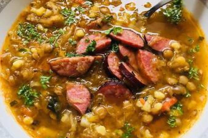 Vydatná čočková polévka s kysaným zelím