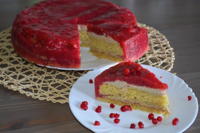 Dort s tofu krémem a rybízovým želé