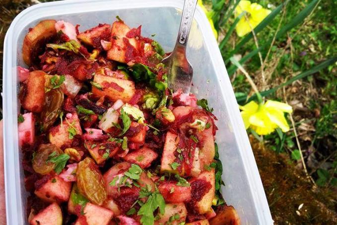 Salátek z červené řepy