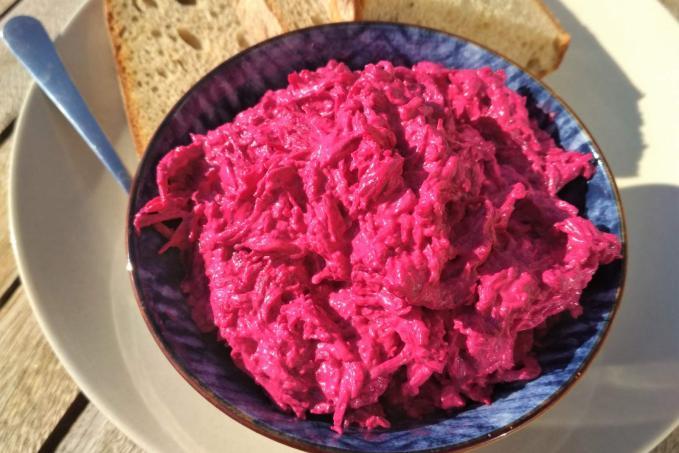 Tvarohová pomazánka z červené řepy