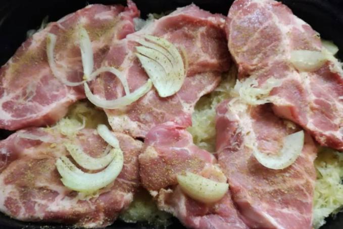 Krkovice pečená na kysaném zelí - LC