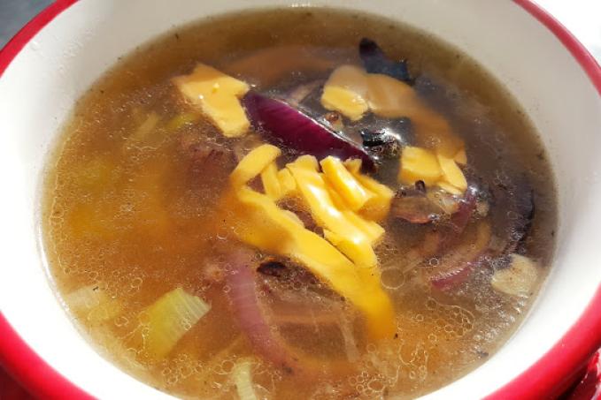 Cibulačka z uzeného vývaru