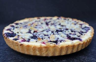 MALINOVO-BORŮVKOVÝ KOLÁČ S DROBENKOU (LOW CARB)