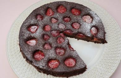 Čokoládový koláč s jahodami (bez mouky)