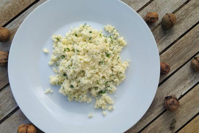Květáková rýže s petrželkou